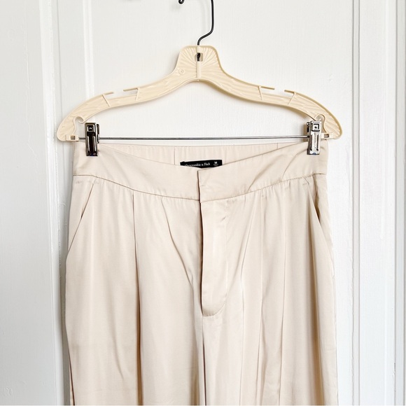 SOLD Abercrombie • Satin Tailored Wide Leg Pant trouser silky flat front Cream - Picture 4 of 15